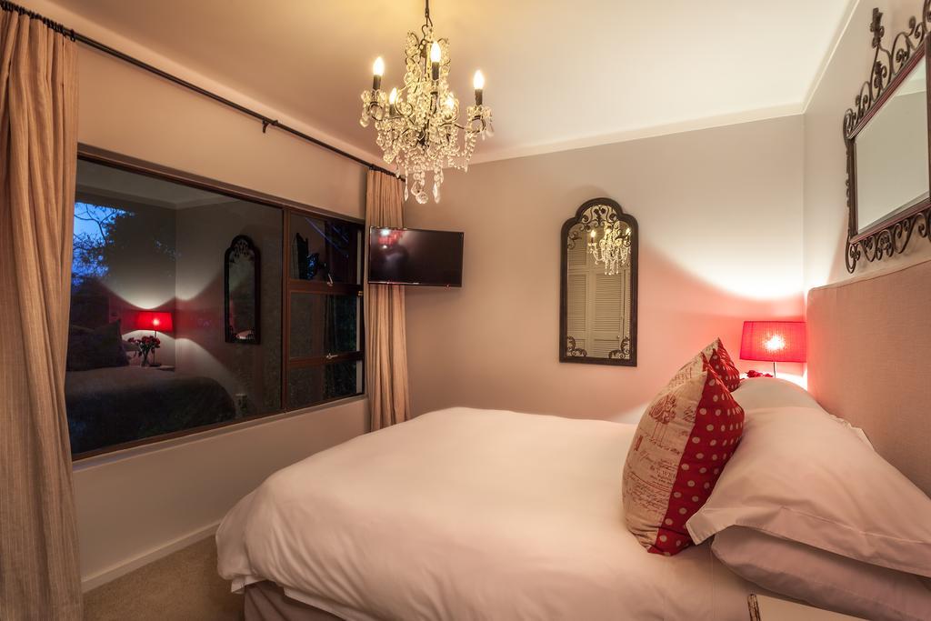 이스트런던 Loerie Hide B&B 외부 사진